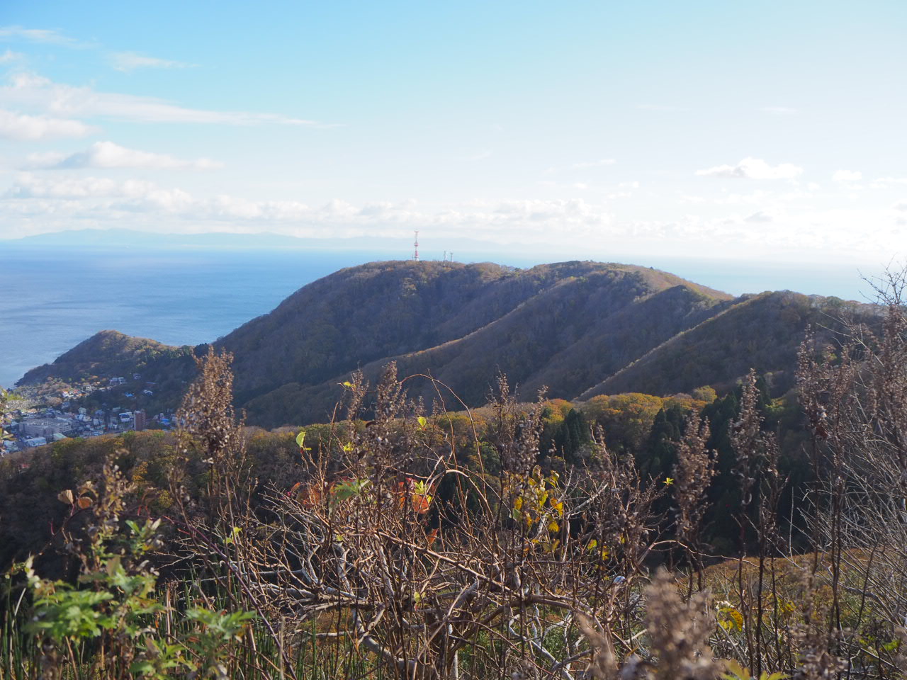 函館山山頂から南の尾根の写真