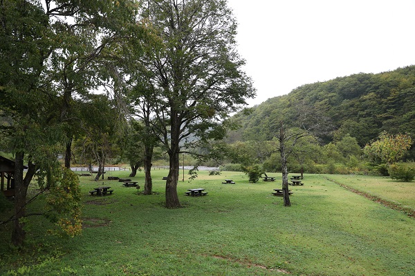 滝前の園地の写真