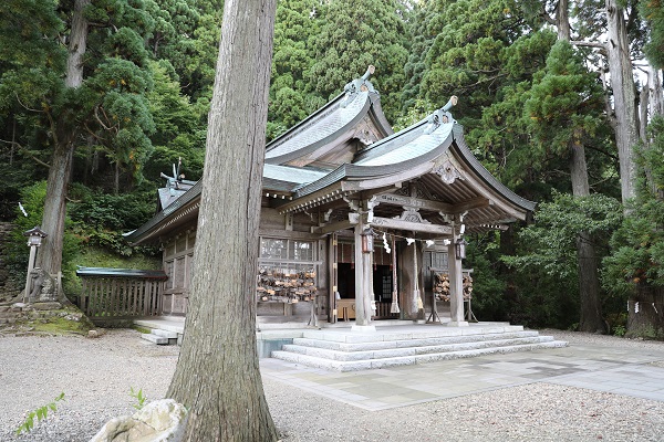 真山神社　拝殿の写真