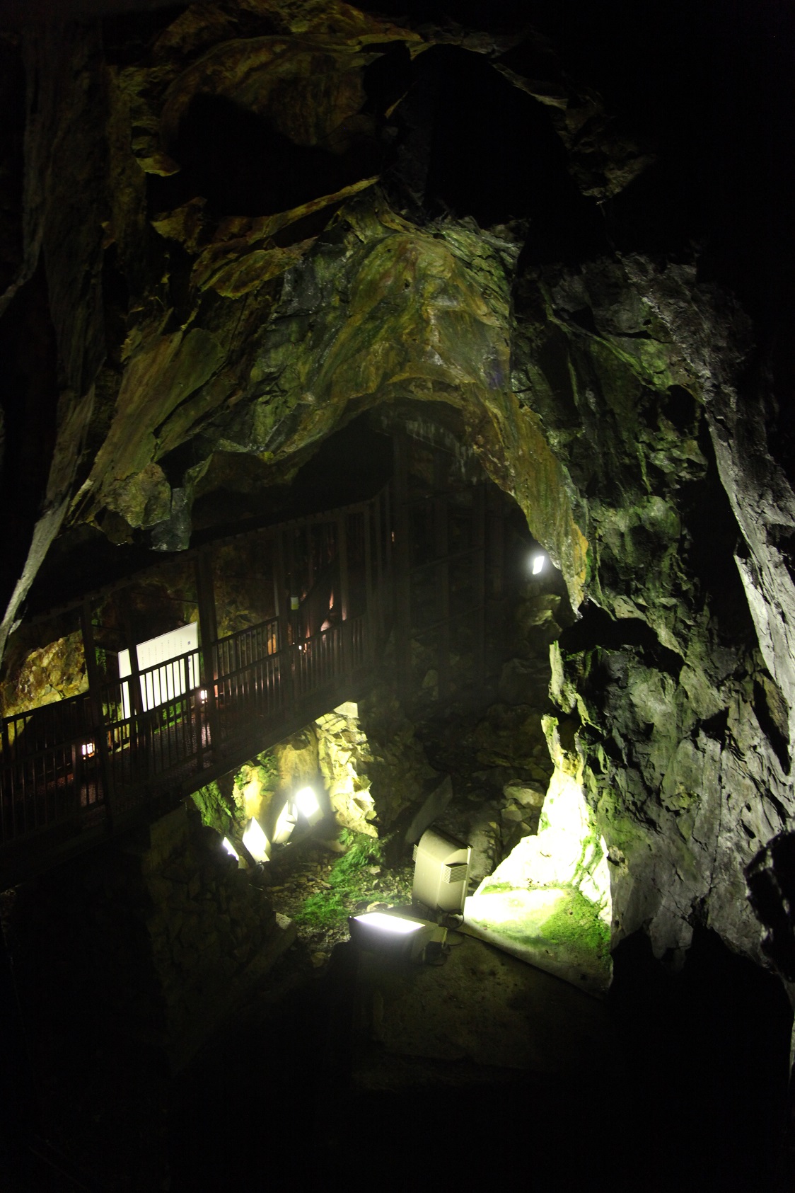 旧延沢銀山銀鉱洞内の写真
