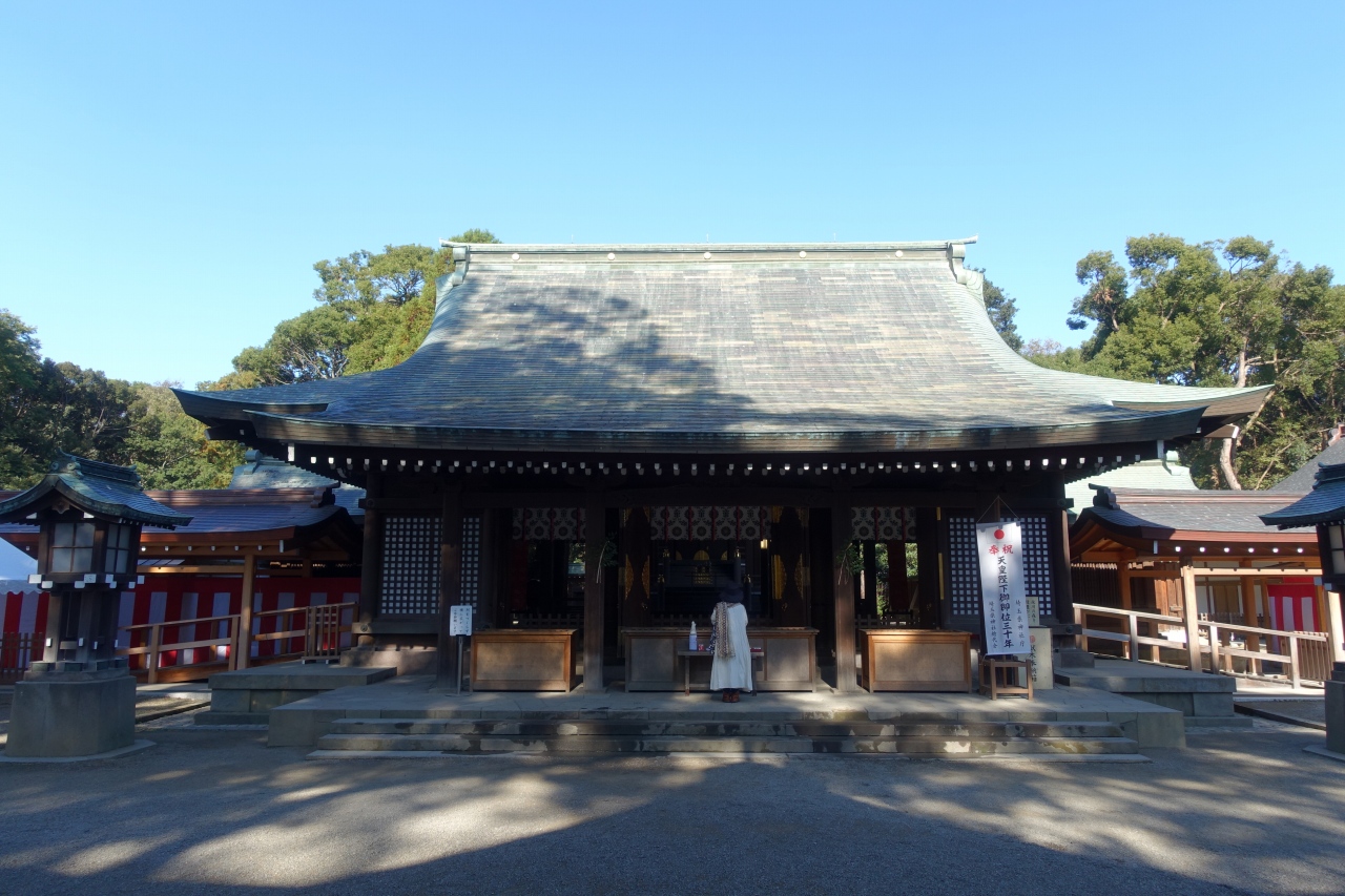 昭和15年造営の本殿前に建つ拝殿の写真