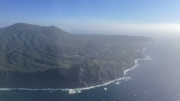 青ヶ島二重式カルデラ火山の写真