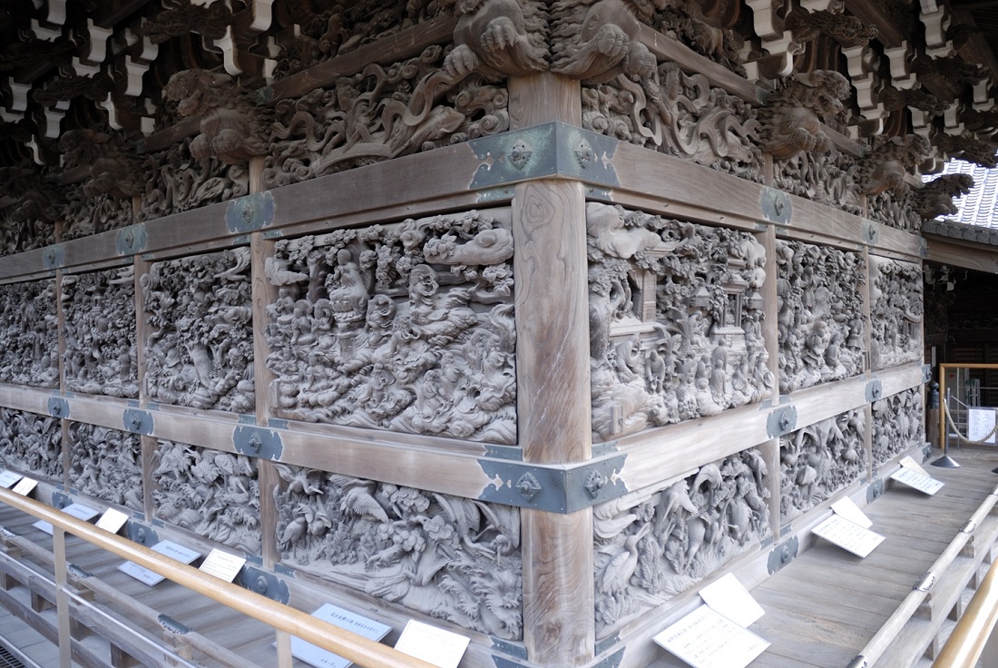 胴羽目彫刻の写真