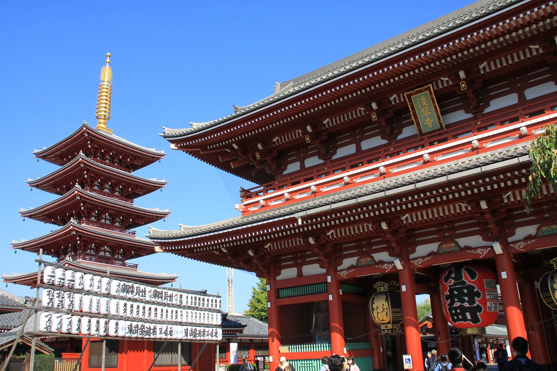 宝蔵門、五重塔の写真