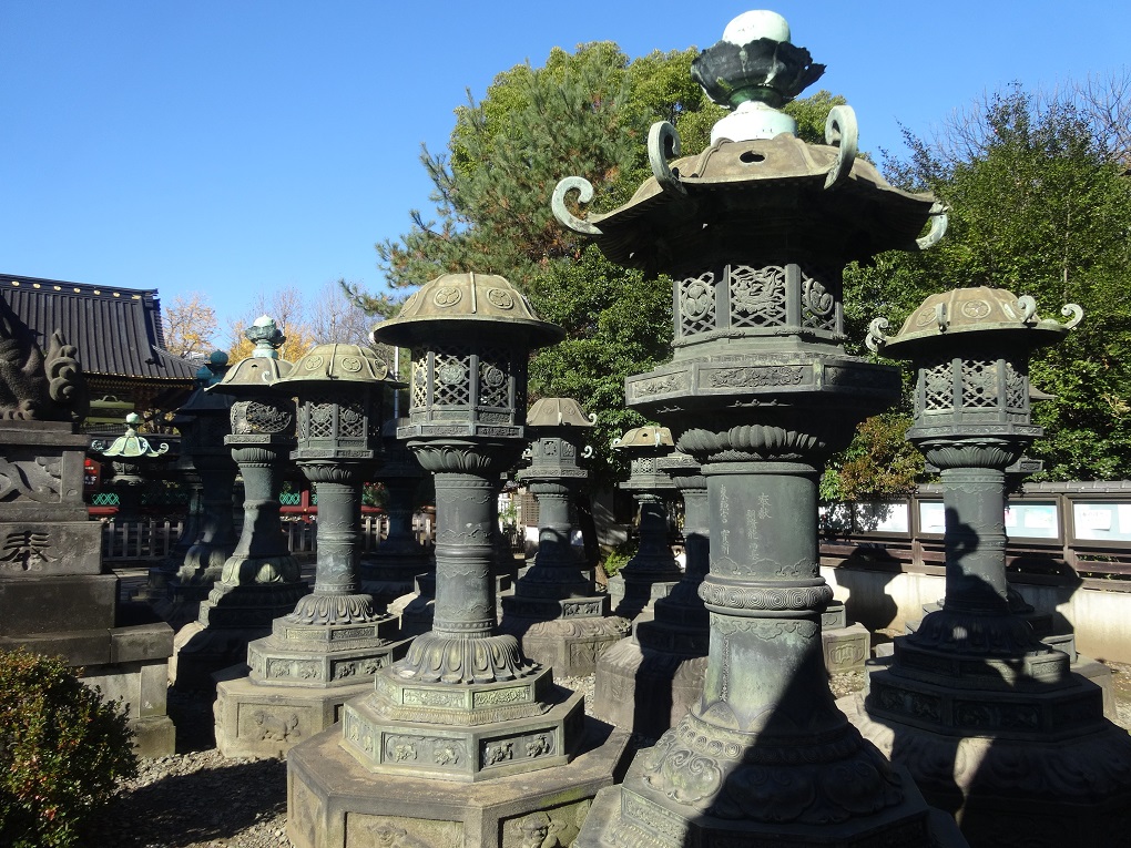 銅灯籠の写真