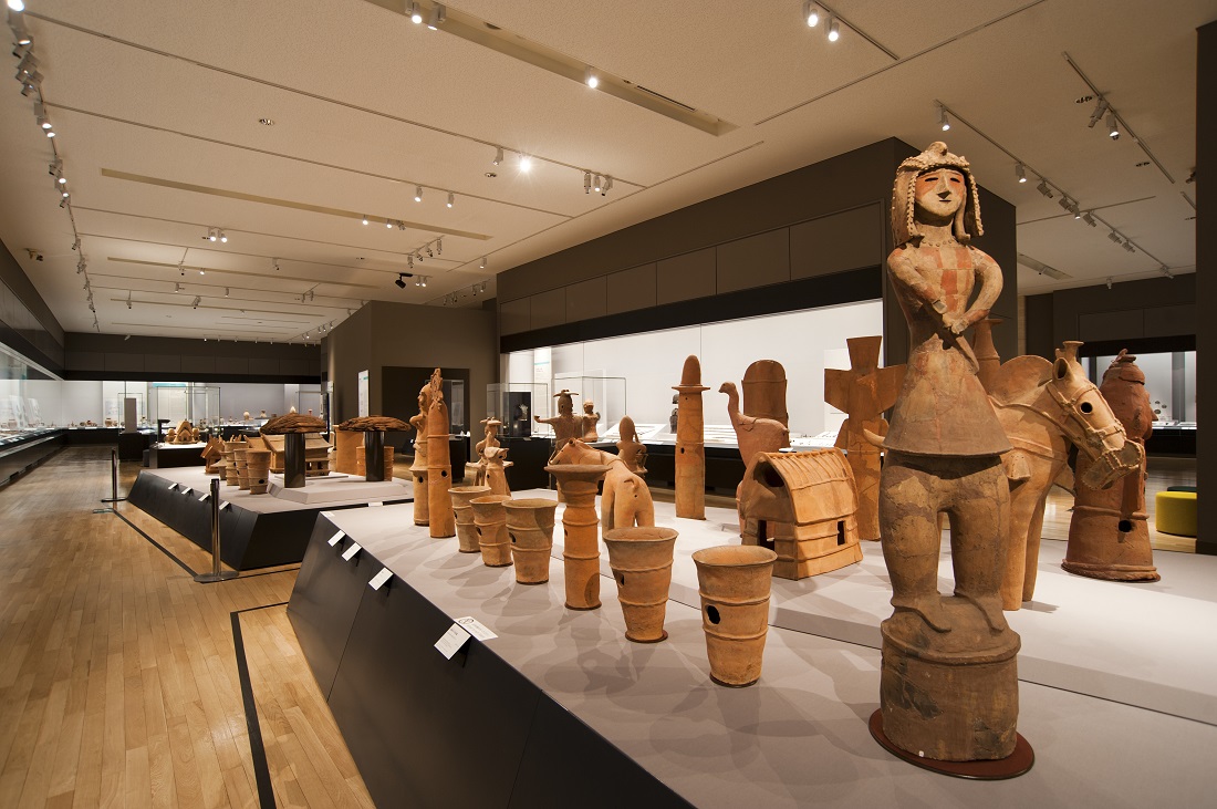 平成館 考古展示室（埴輪展示風景）の写真