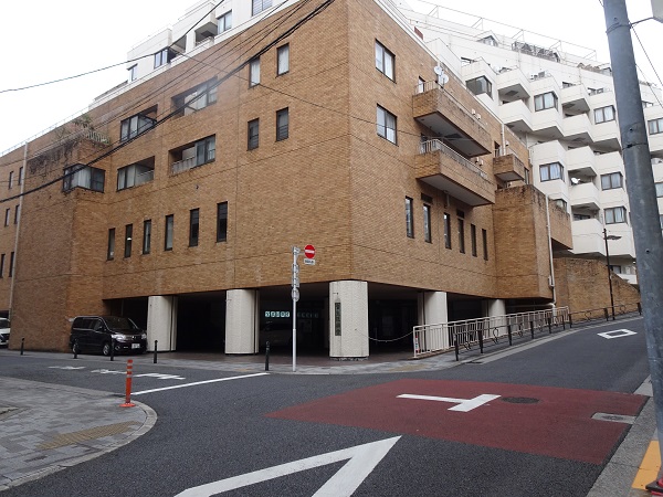 宝生能楽堂で上演される能・狂言の写真
