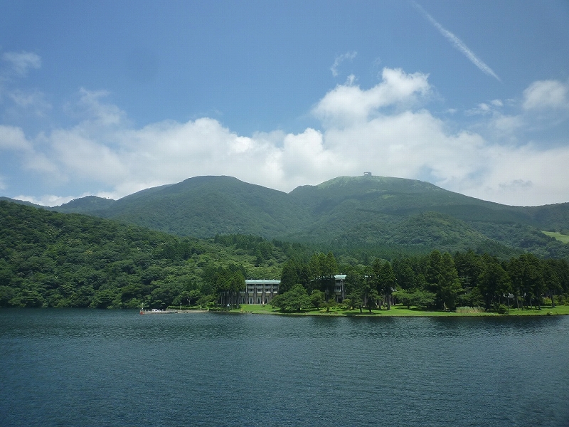 箱根火山後期中央火口の写真