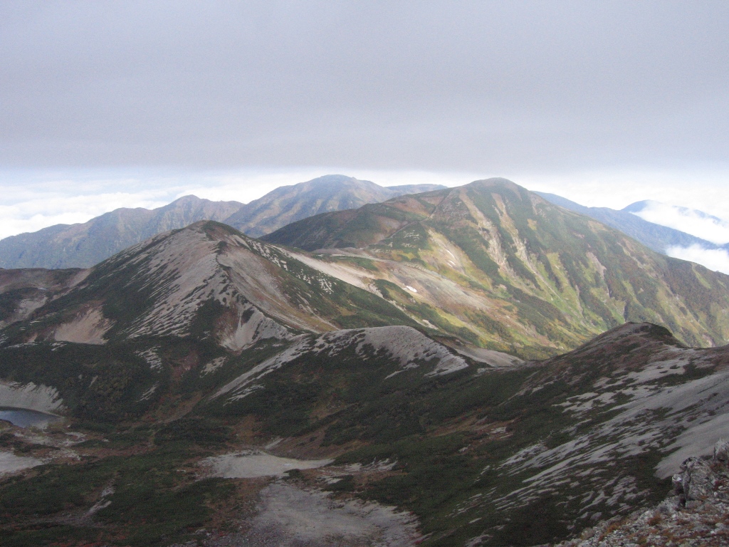 鉢ヶ岳雪倉岳(遠景)の写真