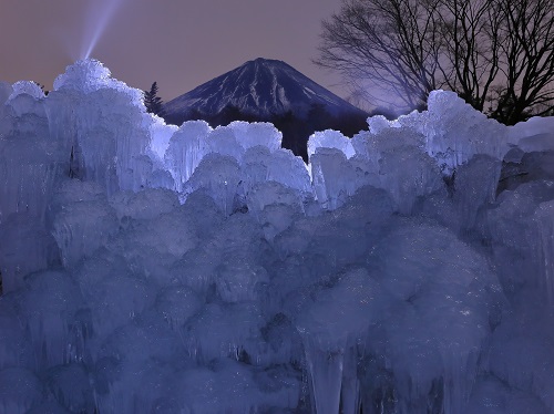 ”西湖こおりまつり”で展示される”樹氷”の写真