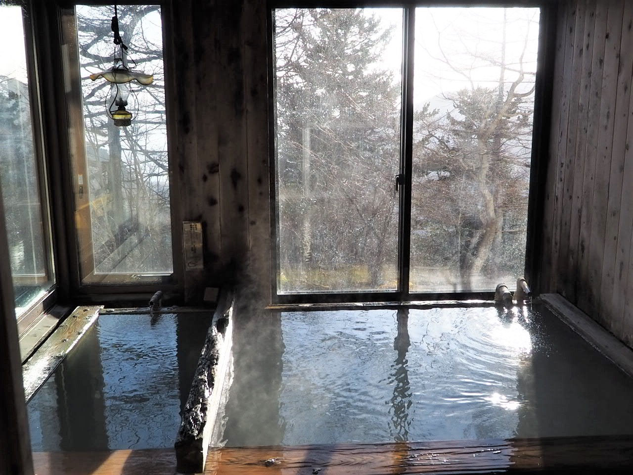 内風呂(加熱泉)と源泉との交互入浴がおすすめの写真