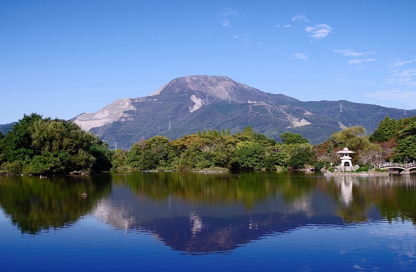 三島池から見る伊吹山(滋賀県米原市)の写真