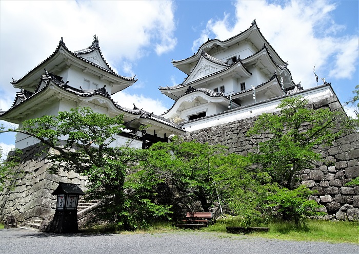 伊賀上野城の大天守と小天守の写真