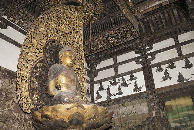 鳳凰堂の本尊、阿弥陀如来坐像（国宝）の写真