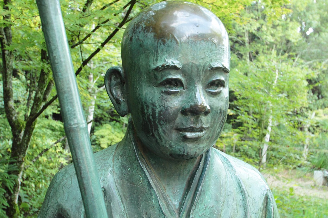 一休銅像の写真