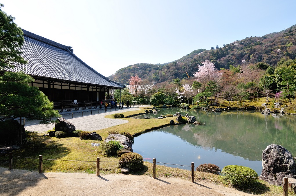 方丈と曹源池庭園の写真