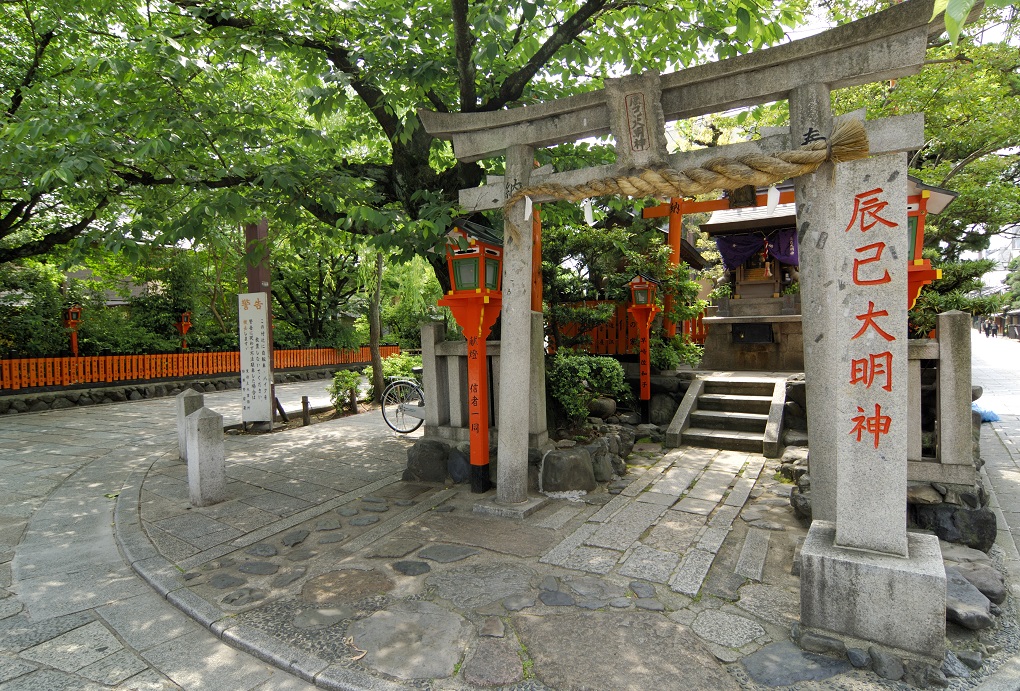辰巳大明神の写真