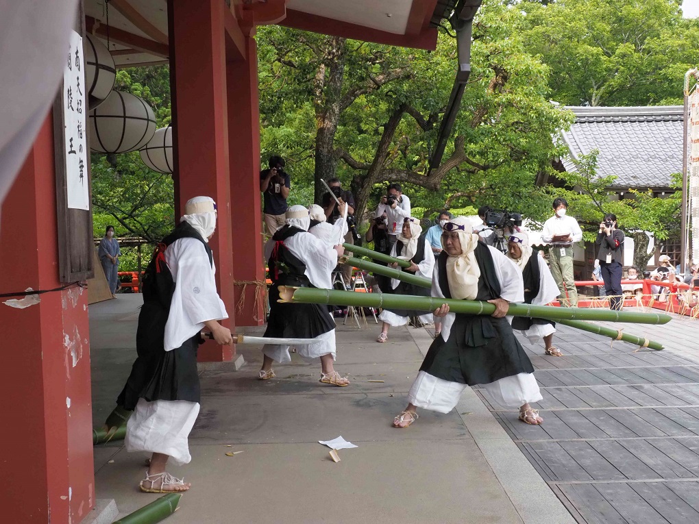 竹伐り会式（鞍馬寺）の写真