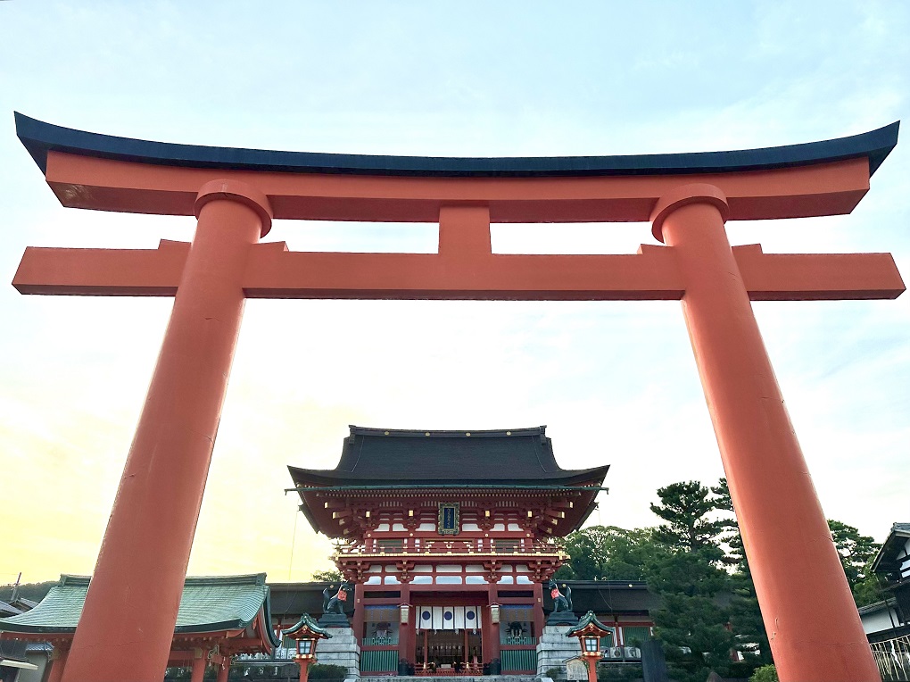 第二鳥居と楼門の写真