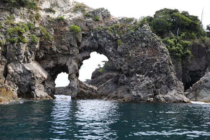 香住海岸めがね洞門（窓島）の写真