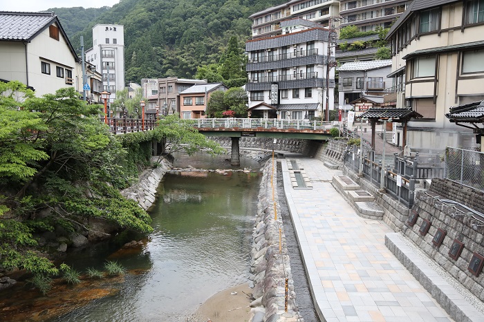 荒湯付近から下流の写真