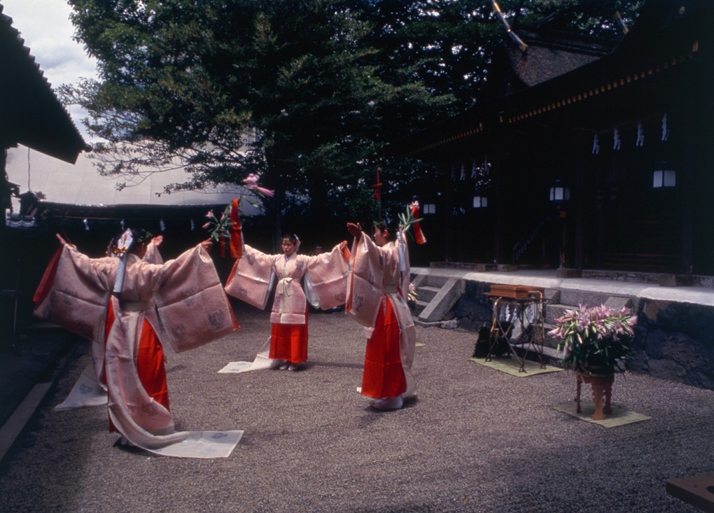 三枝祭（ゆりまつり）の写真