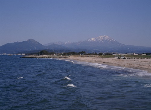 弓ヶ浜から見た大山の写真