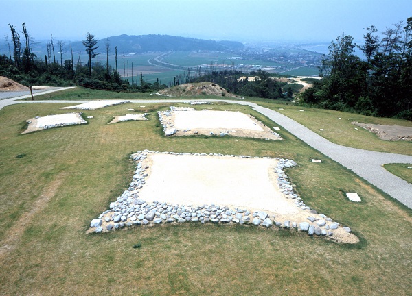 四隅突出型墳丘墓（全景）の写真