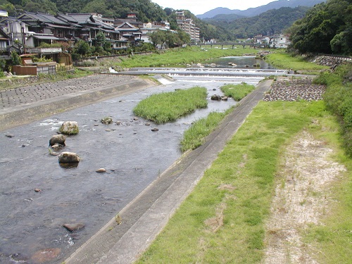 三徳川と三朝温泉（右岸）の写真