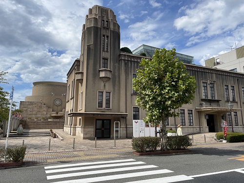 昭和初期の図書館を復元した建物の写真