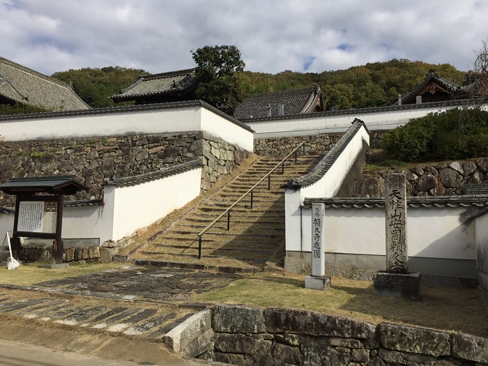 頼久寺の庭園の写真