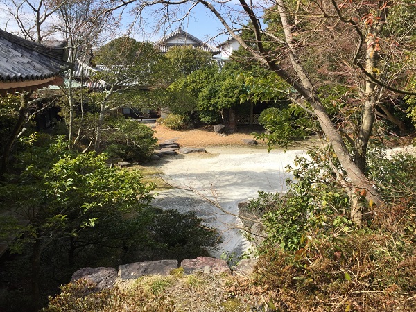 屋島寺雪の庭の写真