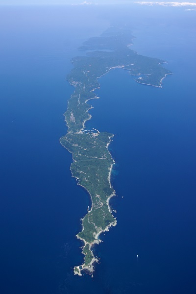 佐田岬灯台上空から東に向かい全景の写真