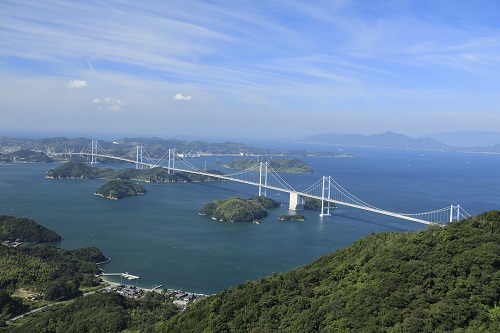 亀老山から見た来島海峡大橋の写真