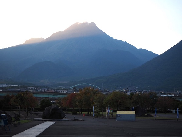 がまだすドームからの雲仙岳の写真