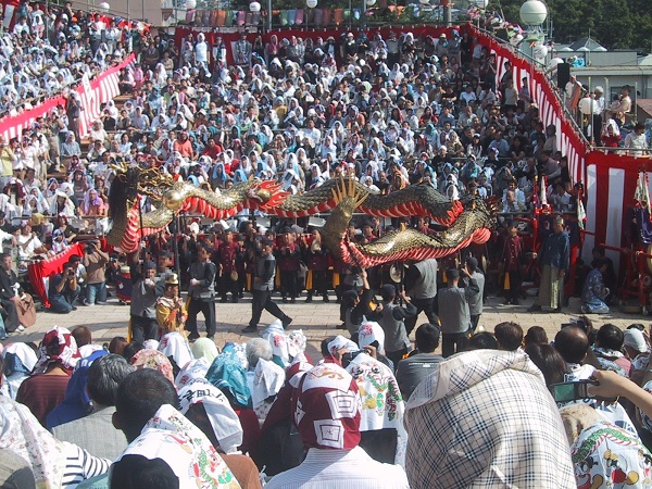 龍踊り　諏訪神社の写真