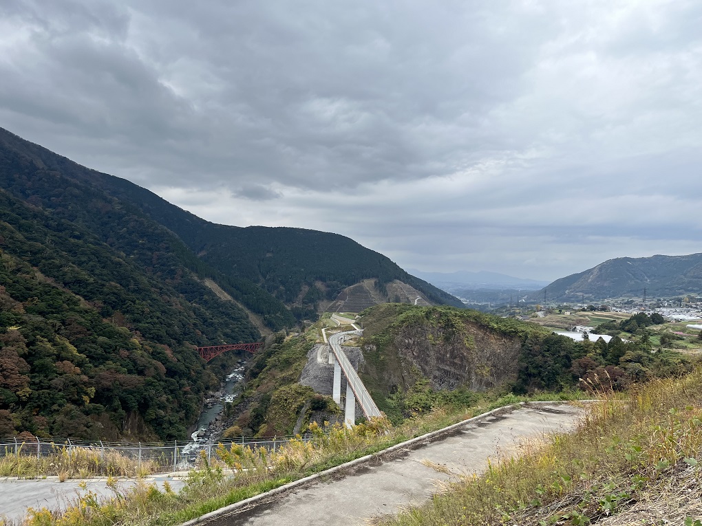 第一白川橋梁と長陽大橋　右に立野火口瀬が見えるの写真